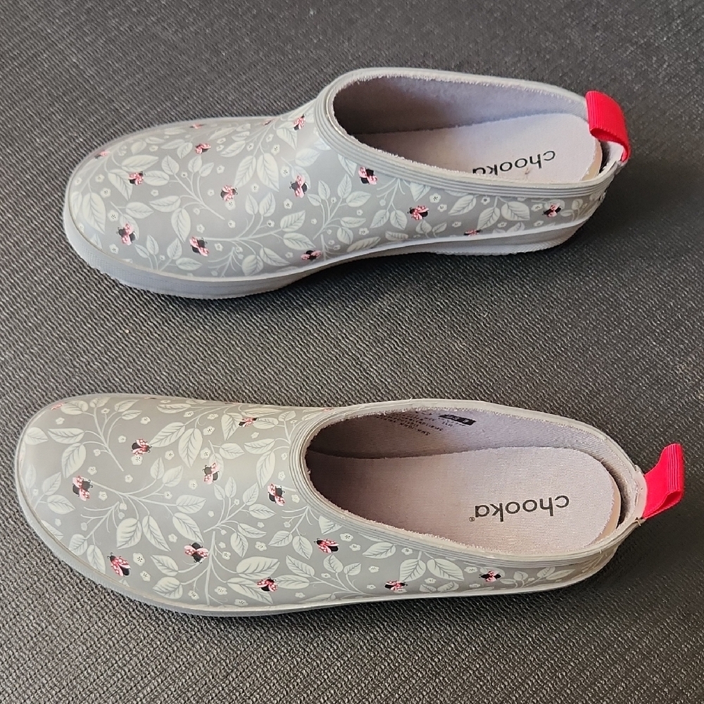 Chooka Women's Rubber Gray Garden Clogs With  Plants And Ladybugs - Picture 3 of 5